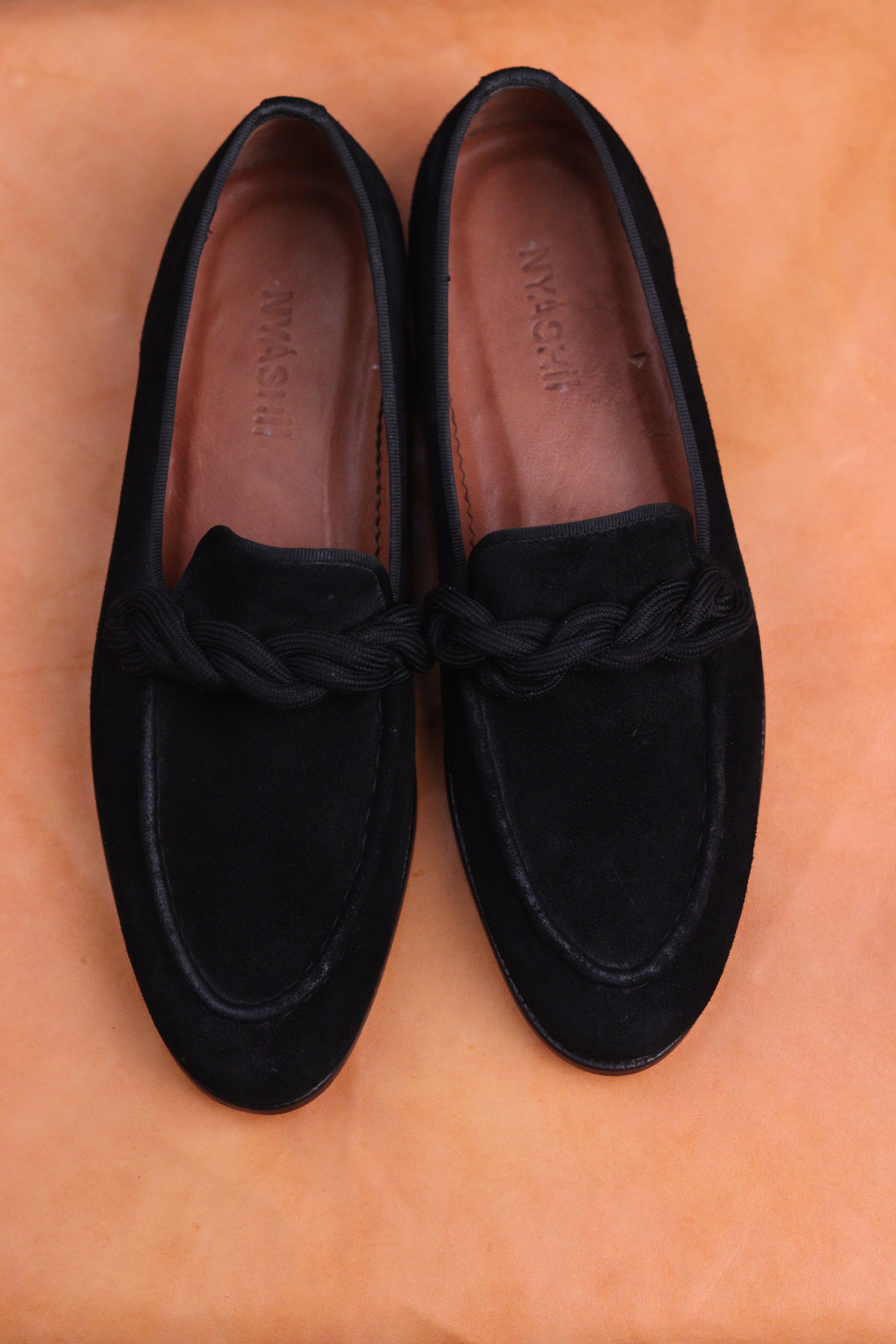 Velvet Rope Suede Shoes (Black)