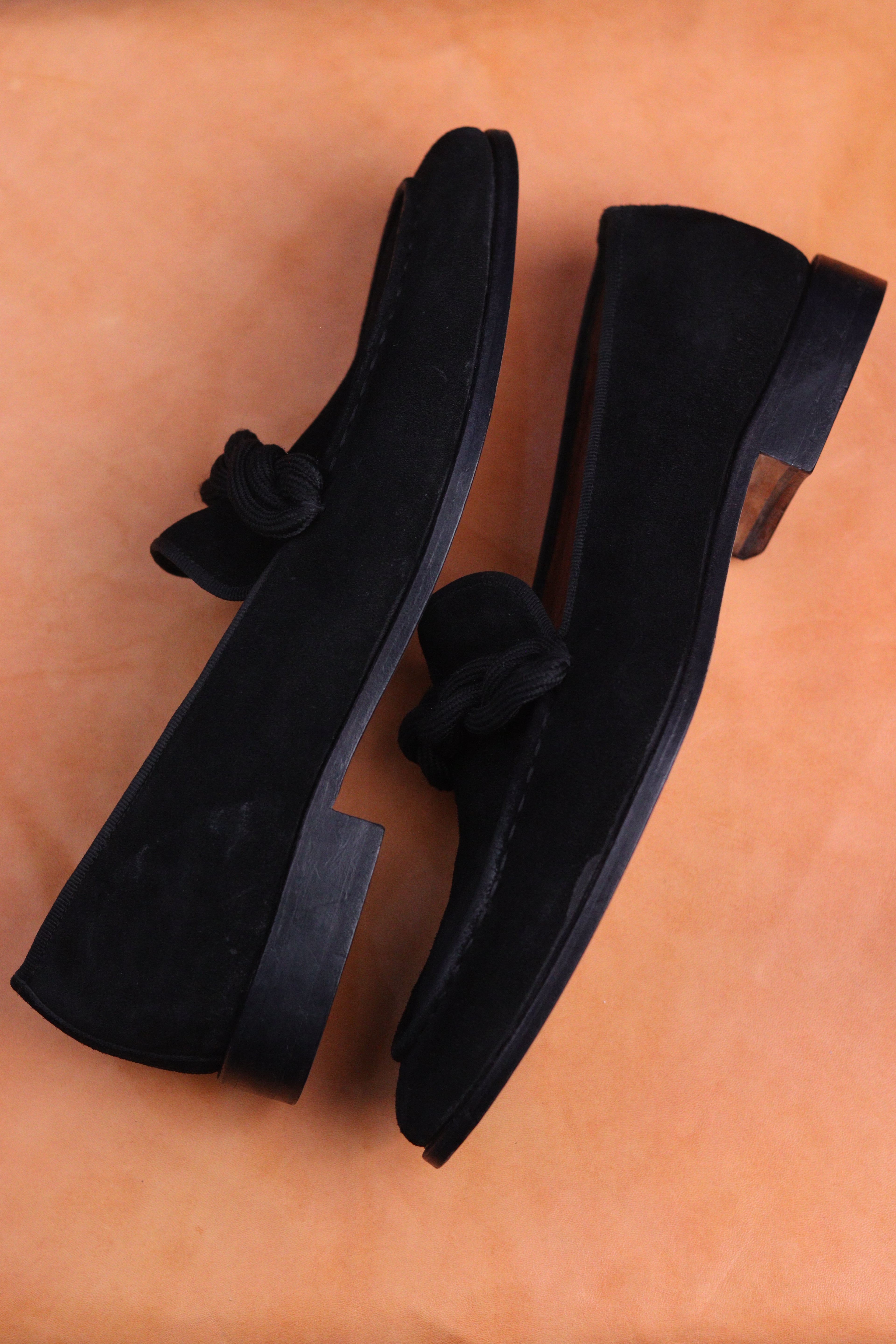 Velvet Rope Suede Shoes (Black)